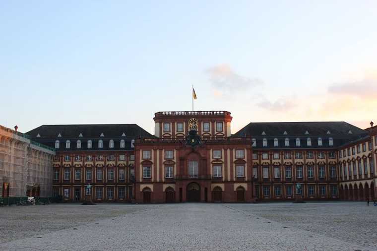 Außenansicht Mannheimer Schloss und Universität Mannheim