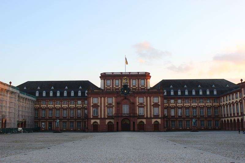 Außenansicht Mannheimer Schloss und Universität Mannheim
